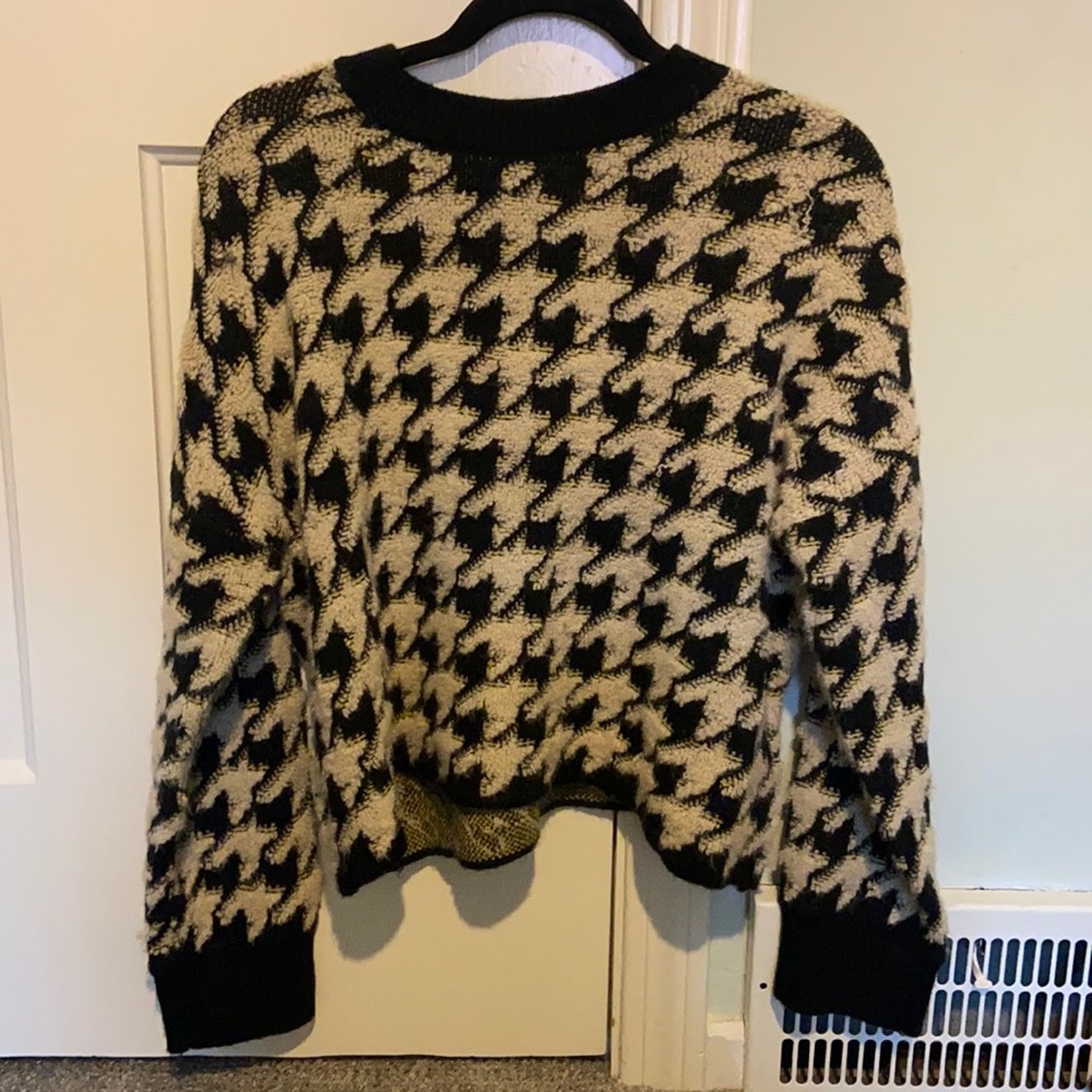 Max Studio Patterned Cropped Sweater - image 1